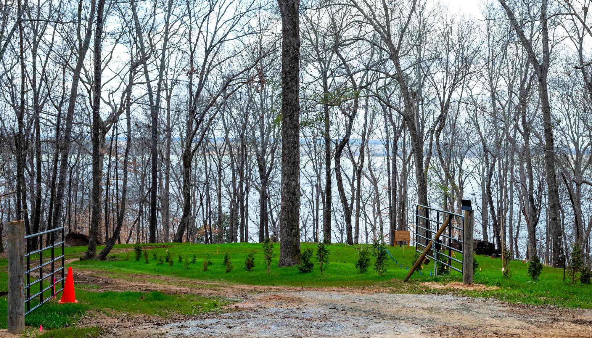 Lake View Glamping Resort Entrance