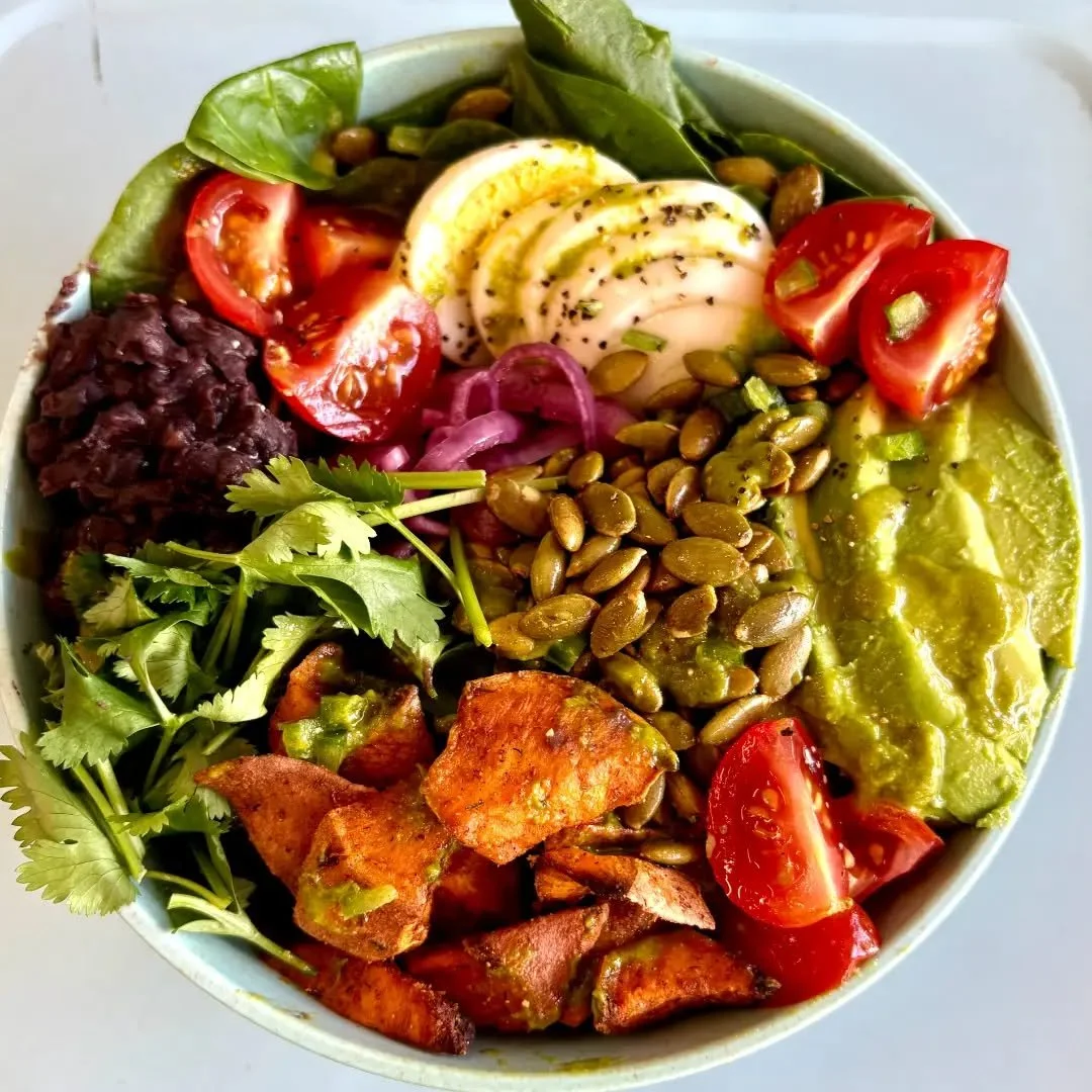 If this bowl isn't beautiful, then I don't know what is! 
Did anyone else want to eat the dressing by the spoonful, or is it just me? 😂