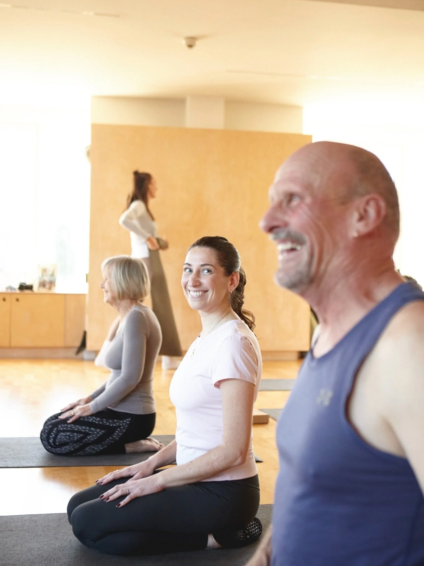 Between the challenging moves, we&rsquo;re laughing, hugging, and trying not to faceplant! 😉 It&rsquo;s not about abs and buns of steel, we&rsquo;re feeding the soul and building a community too - if you fancy that, get in touch for a chat! ✨ 

📸 @