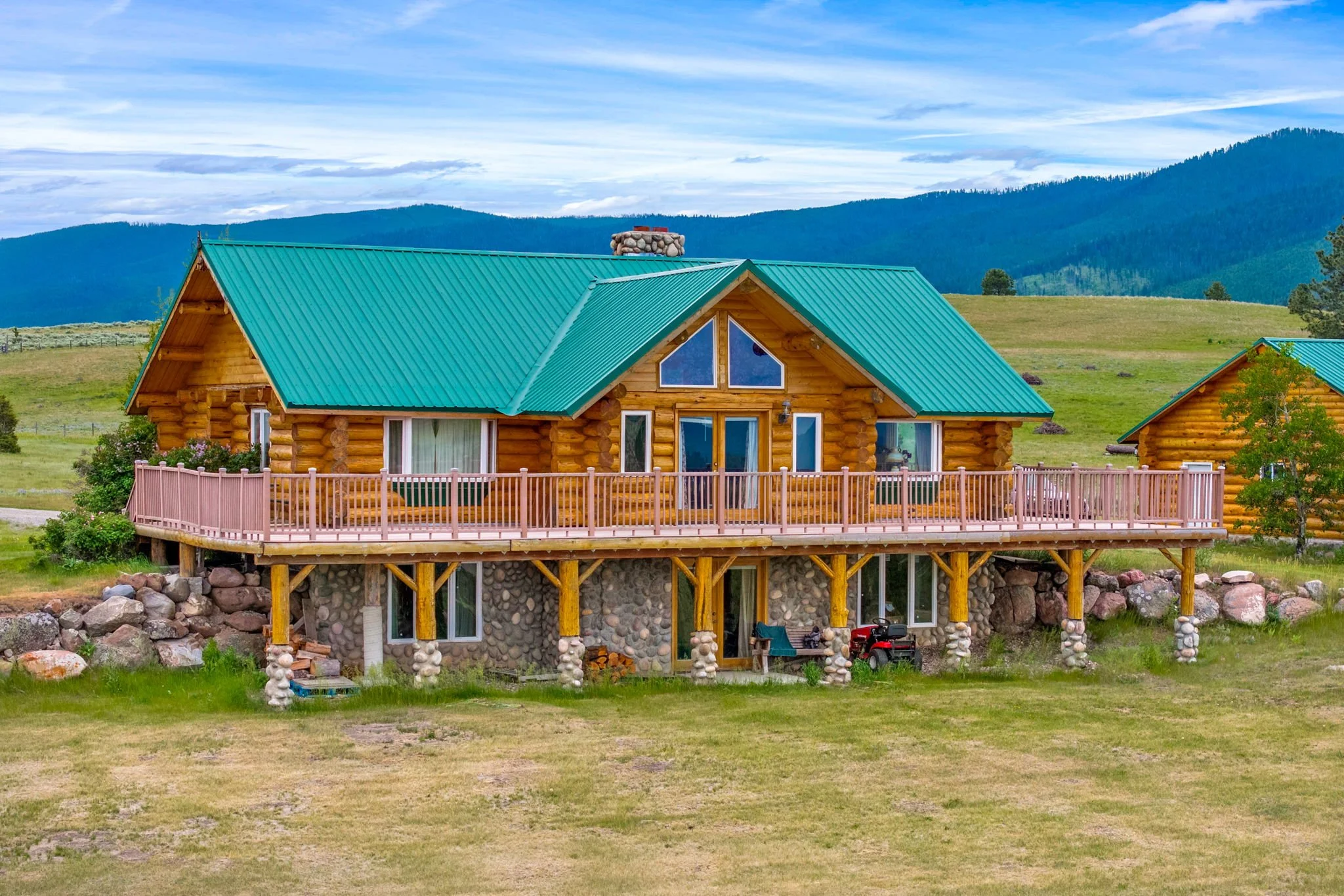 3358 Strandskov Rd, Lincoln, MT 59639