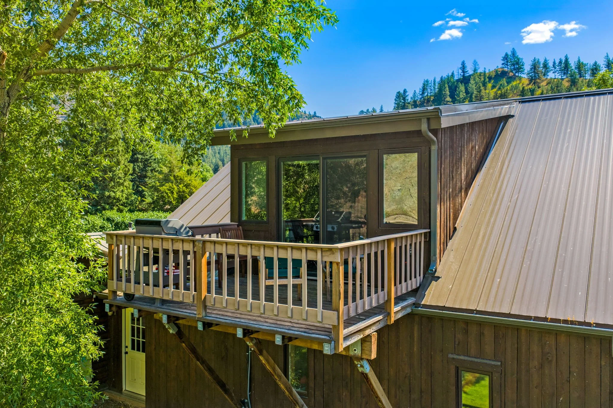 montana-wildlife-hunting-cabin-retreat.jpg