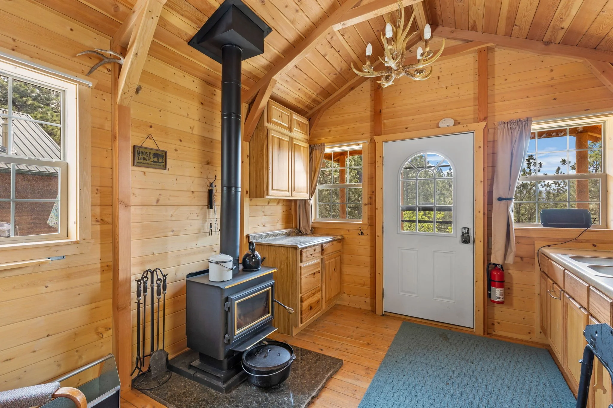 41-web-or-mls-REP-Space-84-Sugarloaf-Mountain-Lane-Cascade-MT (41).jpg