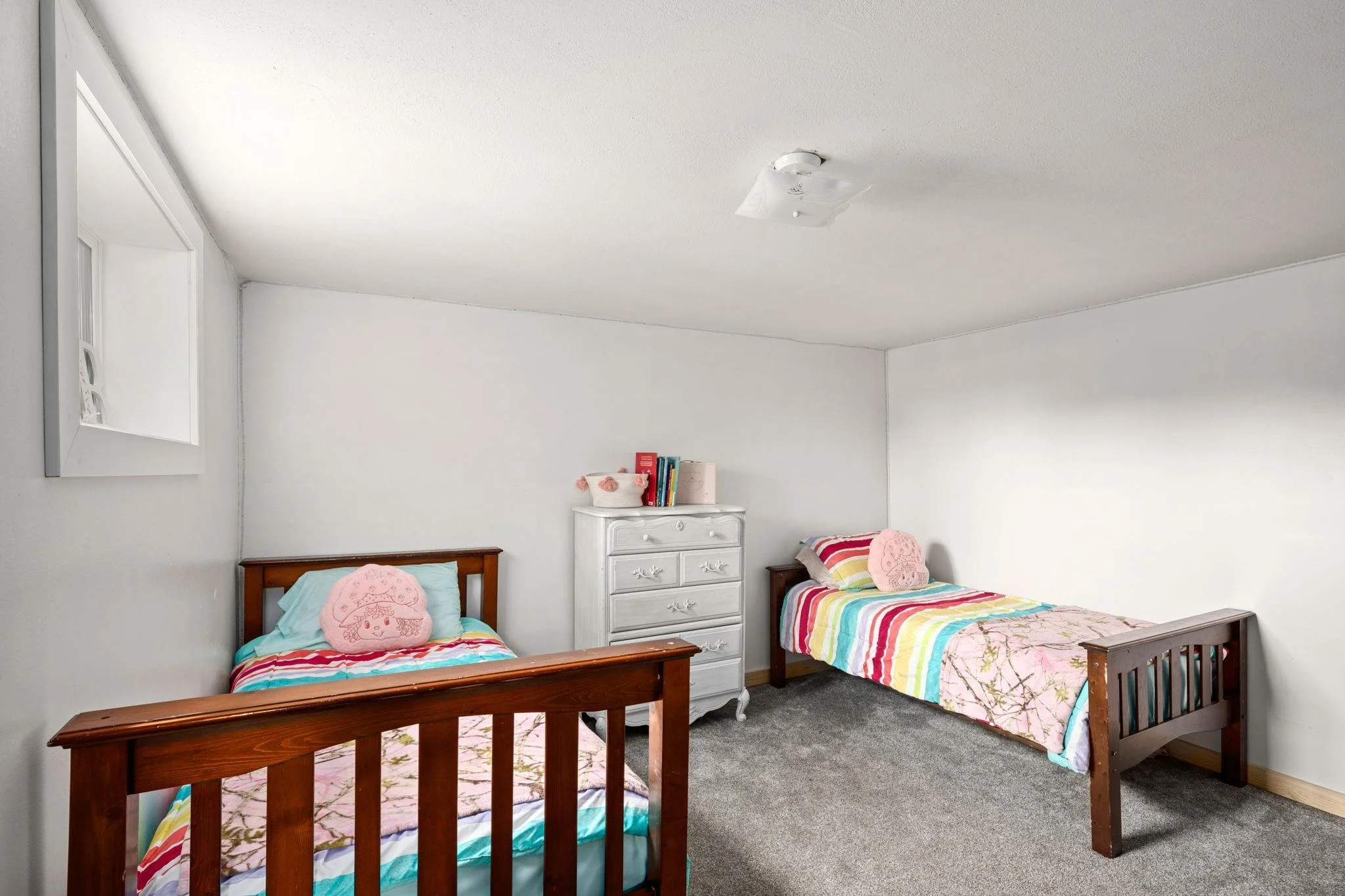 Twin beds.jpg