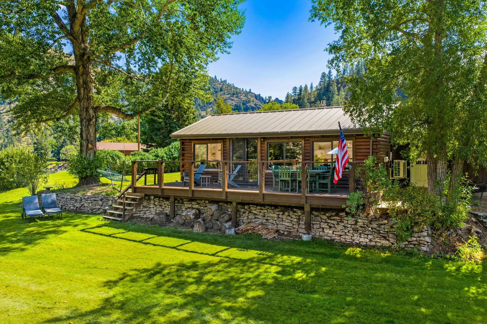 missouri-river-montana-vacation-cabin.jpg