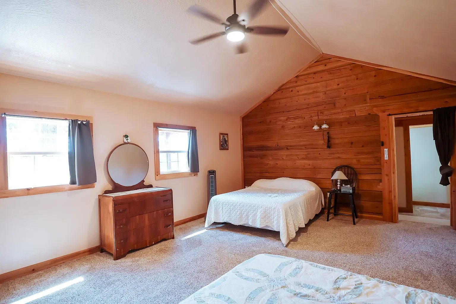 log cabin rental in montana.webp