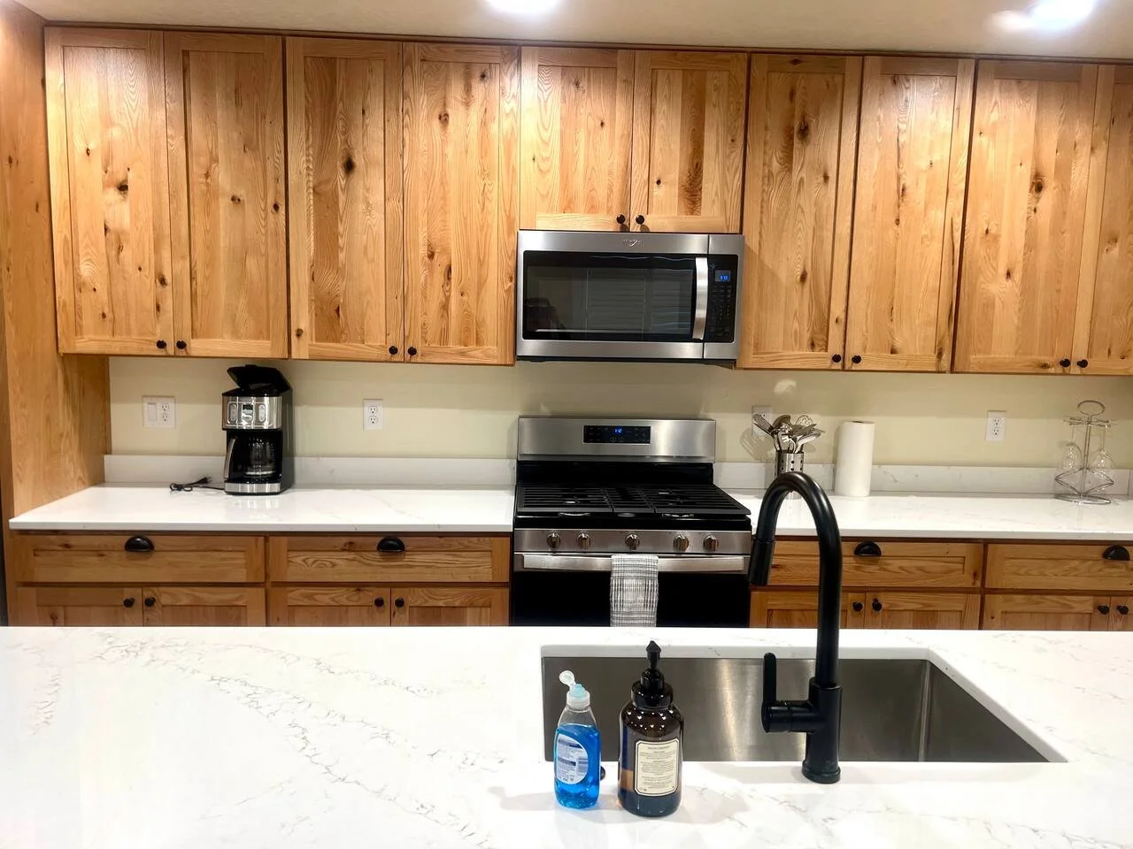 frontal kitchen view.jpeg