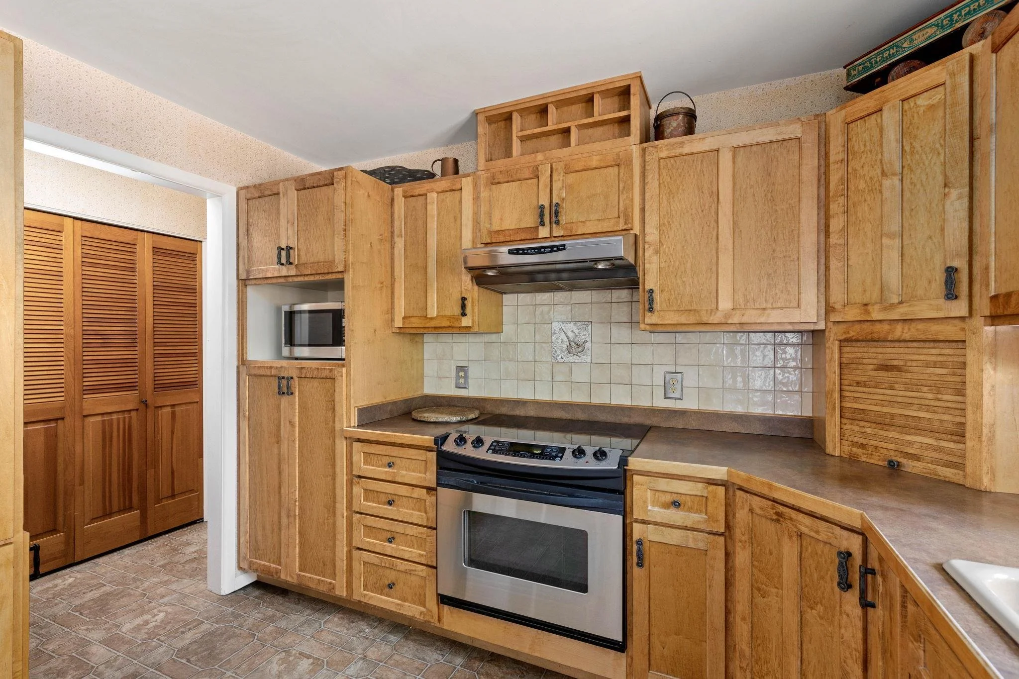 Kitchen 2.jpg