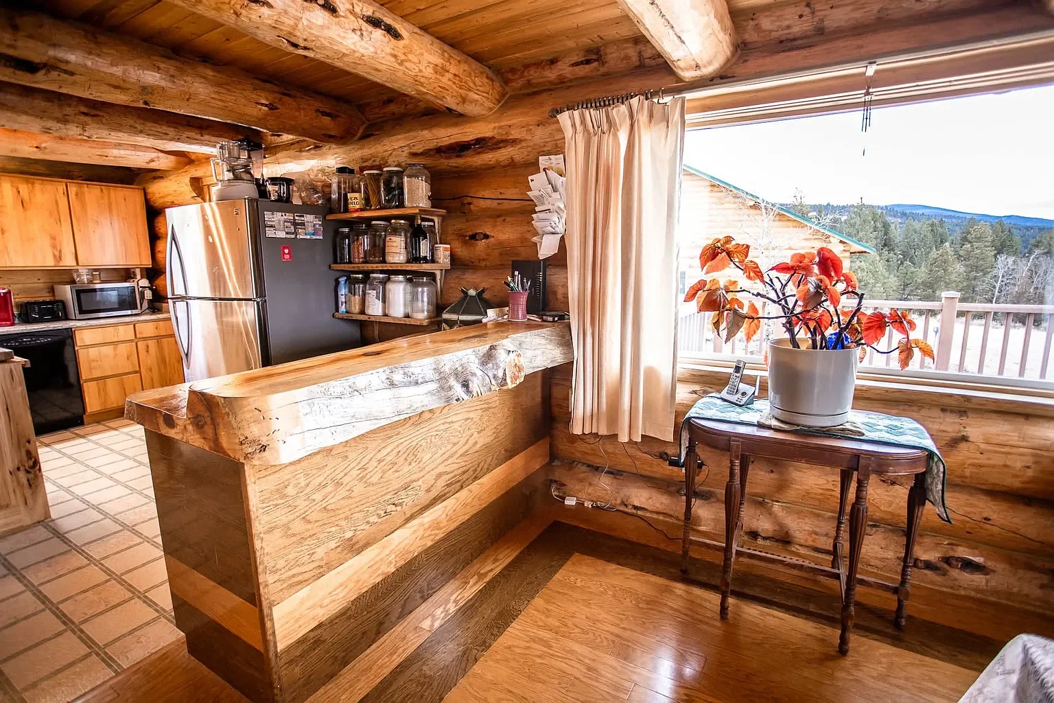 Log house kitchen.webp