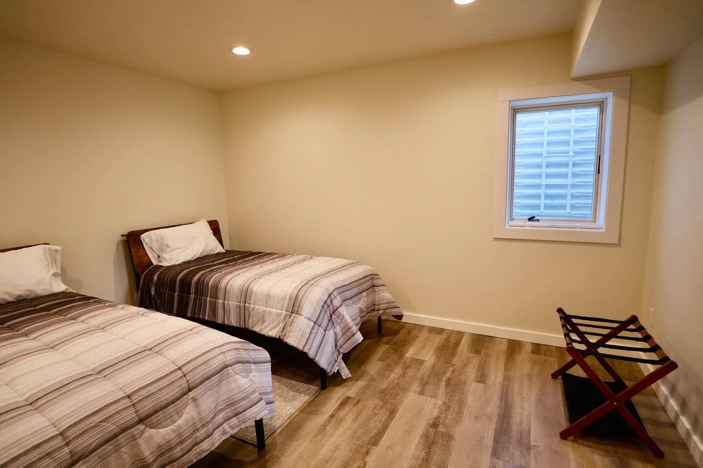 montana rental bedroom.jpeg