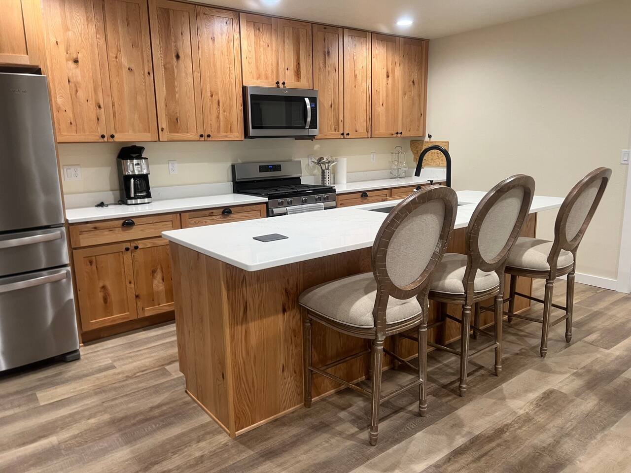 side kitchen view.jpeg