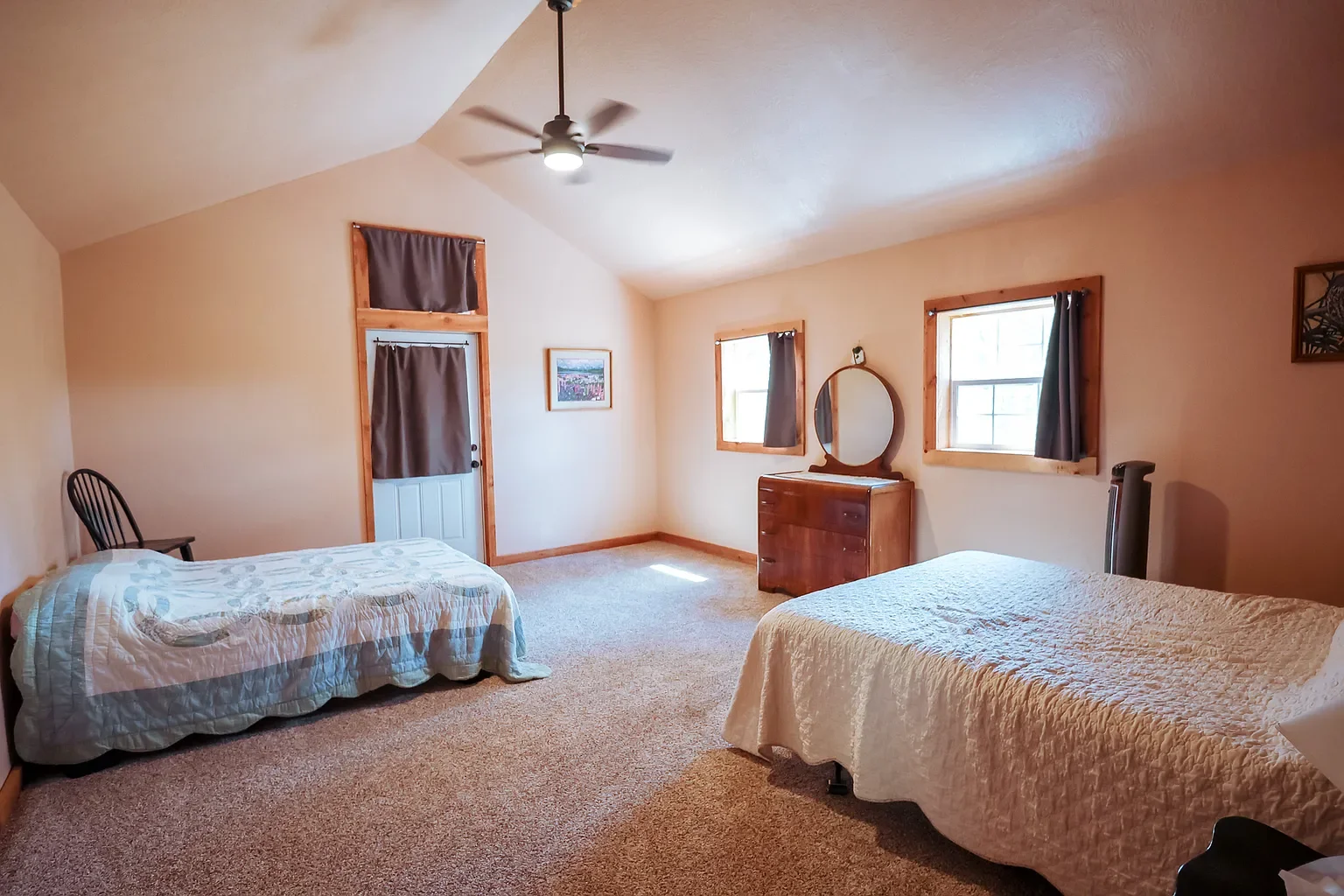 high end log cabin.webp