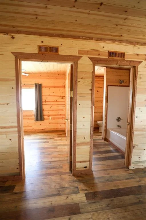 bathroom guest room.jpg