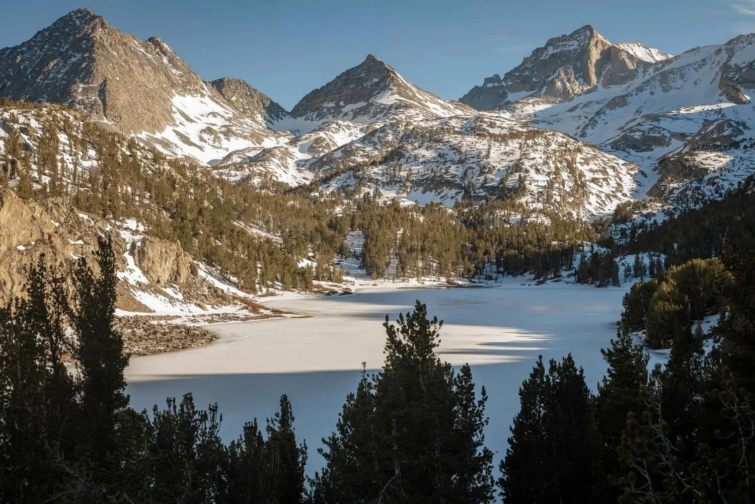 Guided ski and splitboard adventure in the high country of the Eastern Sierra