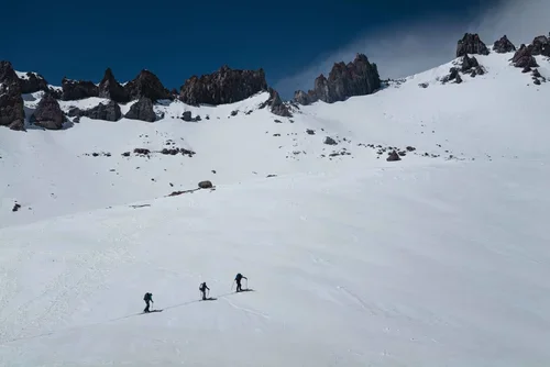 Backcountry skiing and splitboarding on Mount Shasta with experienced mountain guides