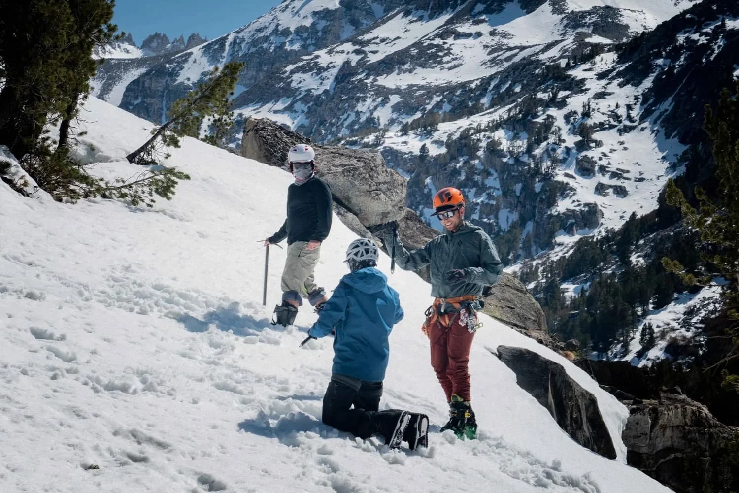 Backcountry skiing and splitboarding fundamentals class in the Eastern Sierra