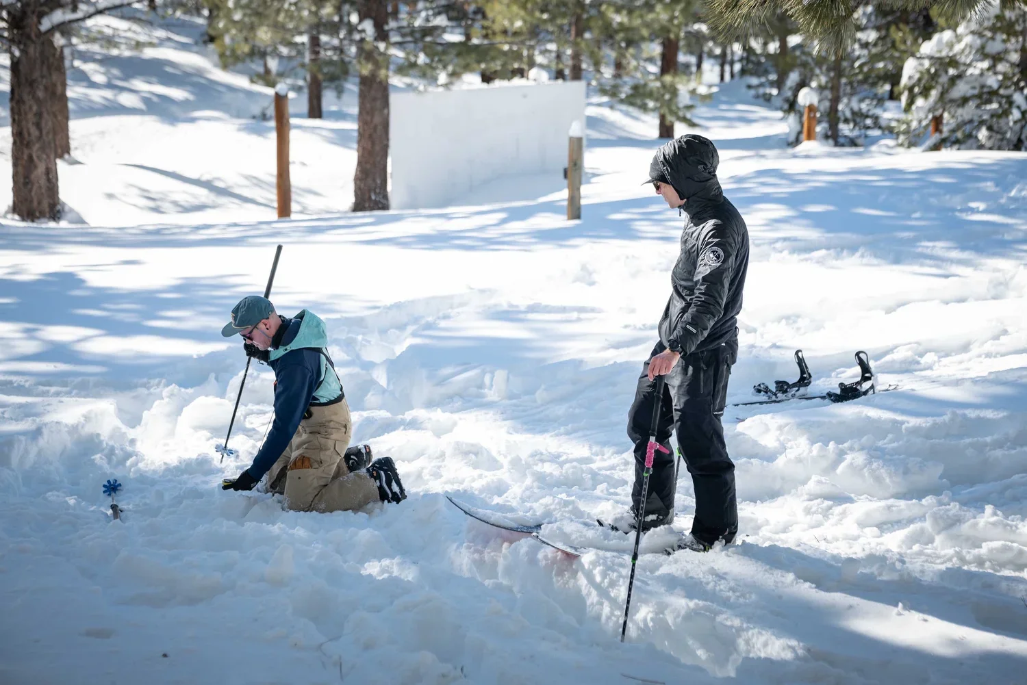 Certified mountain guides leading splitboarding tours in Mammoth Lakes