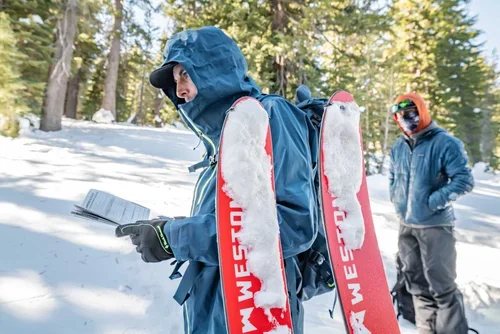 Avalanche safety and decision-making training in an AIARE Level 1 course in the Eastern Sierra