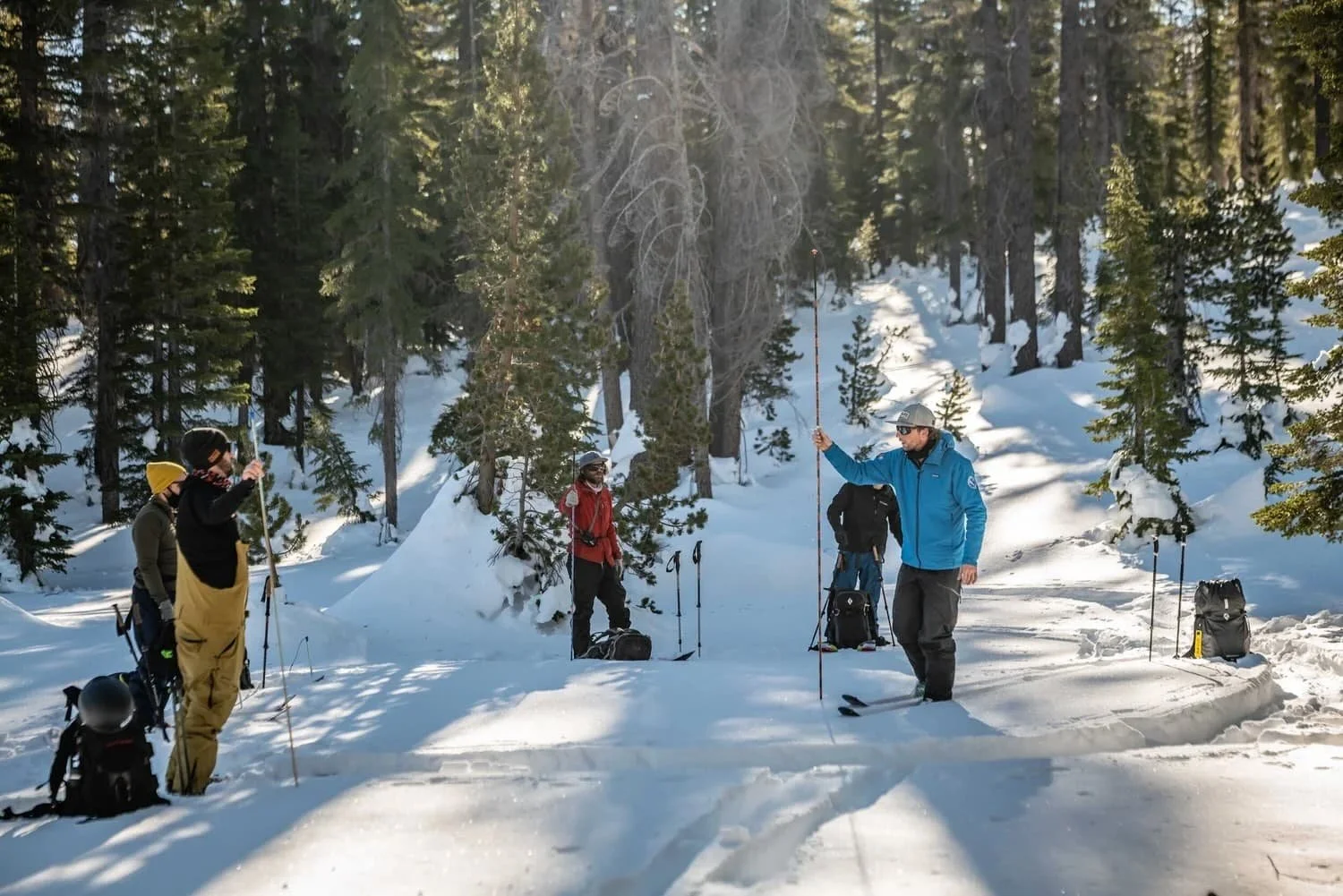 Guided avalanche course in Mammoth Lakes for skiers and splitboarders