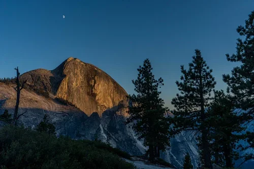 Scenic backpacking route in Yosemite National Park with professional guiding