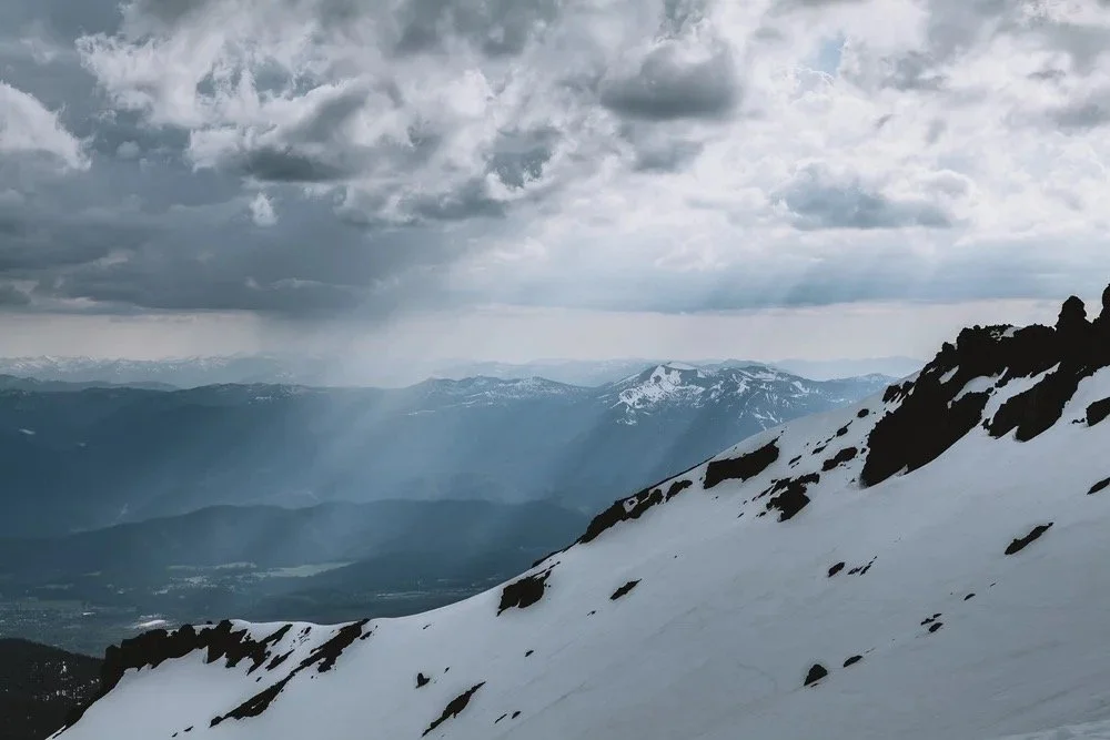 Mountaineering training in the glaciated terrain of Mount Shasta