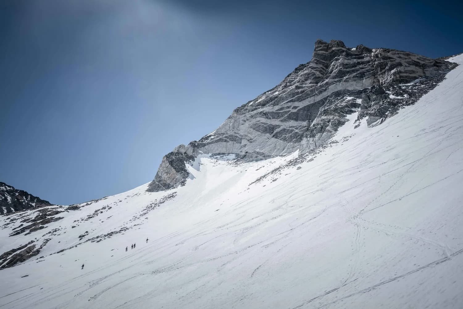 Group splitboarding and ski touring experience in the Eastern Sierra