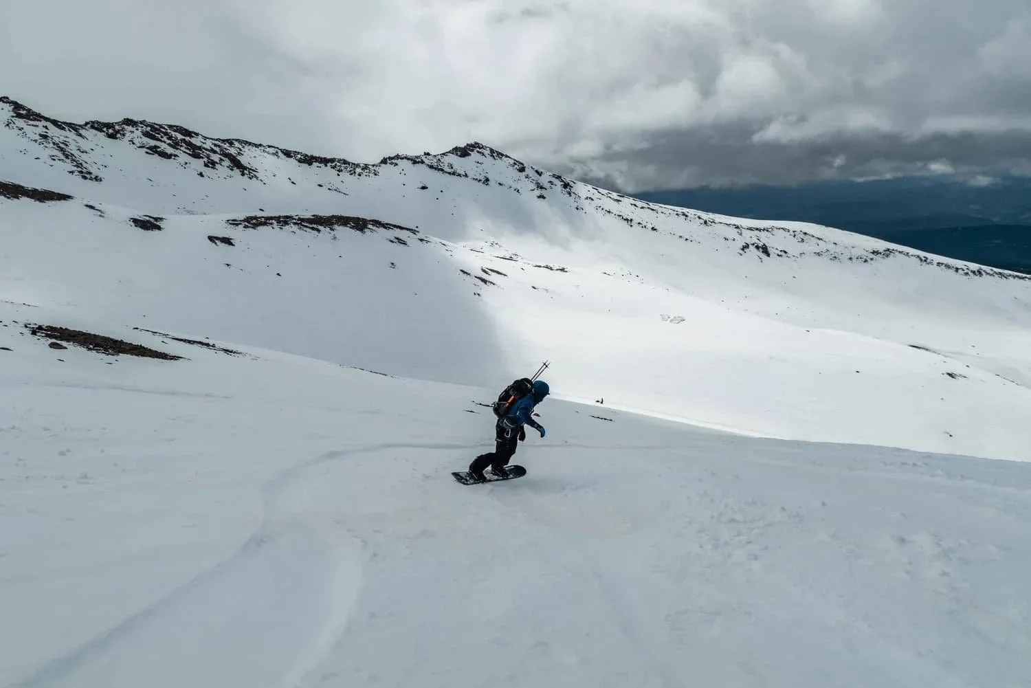 Ski touring and splitboarding in the volcanic alpine terrain of Mount Shasta