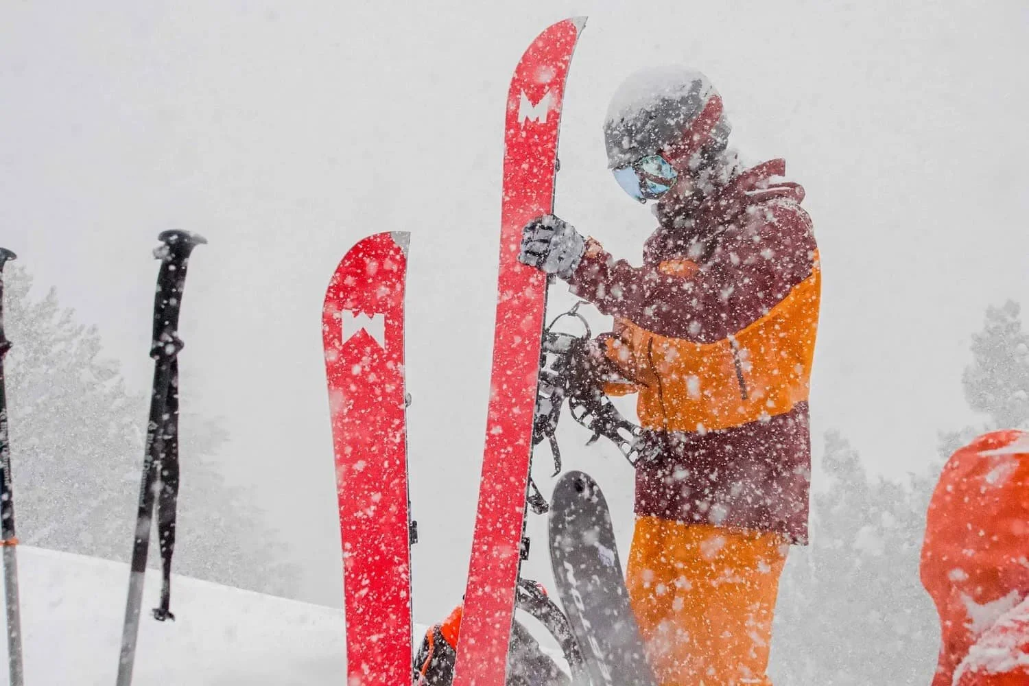 Beginner splitboarding program in the Eastern Sierra mountains