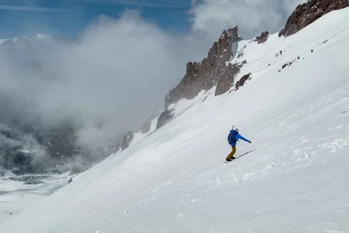 Beginner-friendly backcountry ski and splitboard course on Mount Shasta