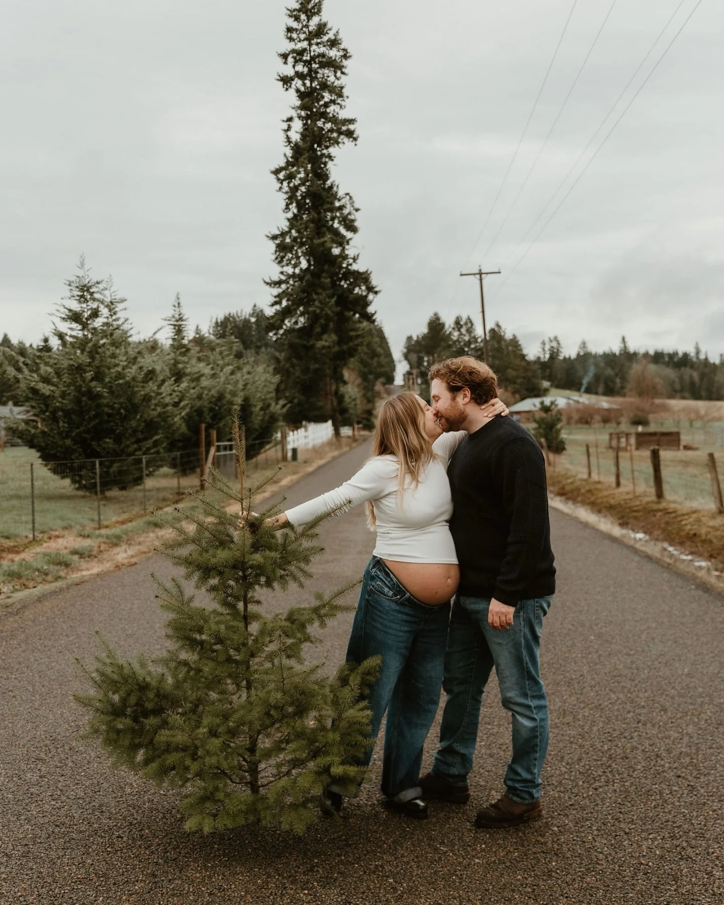 It&rsquo;s almost 11pm and I&rsquo;m still trying to get the kids to bed so Santa can come and I&rsquo;m panicking realizing I never shared any of my Christmas sessions from this season and after tomorrow it&rsquo;ll be too late! 
So here&rsquo;s a s