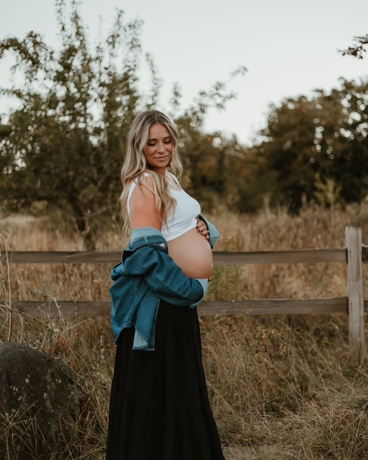 A few years ago I got to take T &amp; L&rsquo;s engagement session at Powell Butte and now flash forward we were at the same spot taking their maternity photos. I don&rsquo;t take for granted getting to capture all your big life&rsquo;s moments. Cont