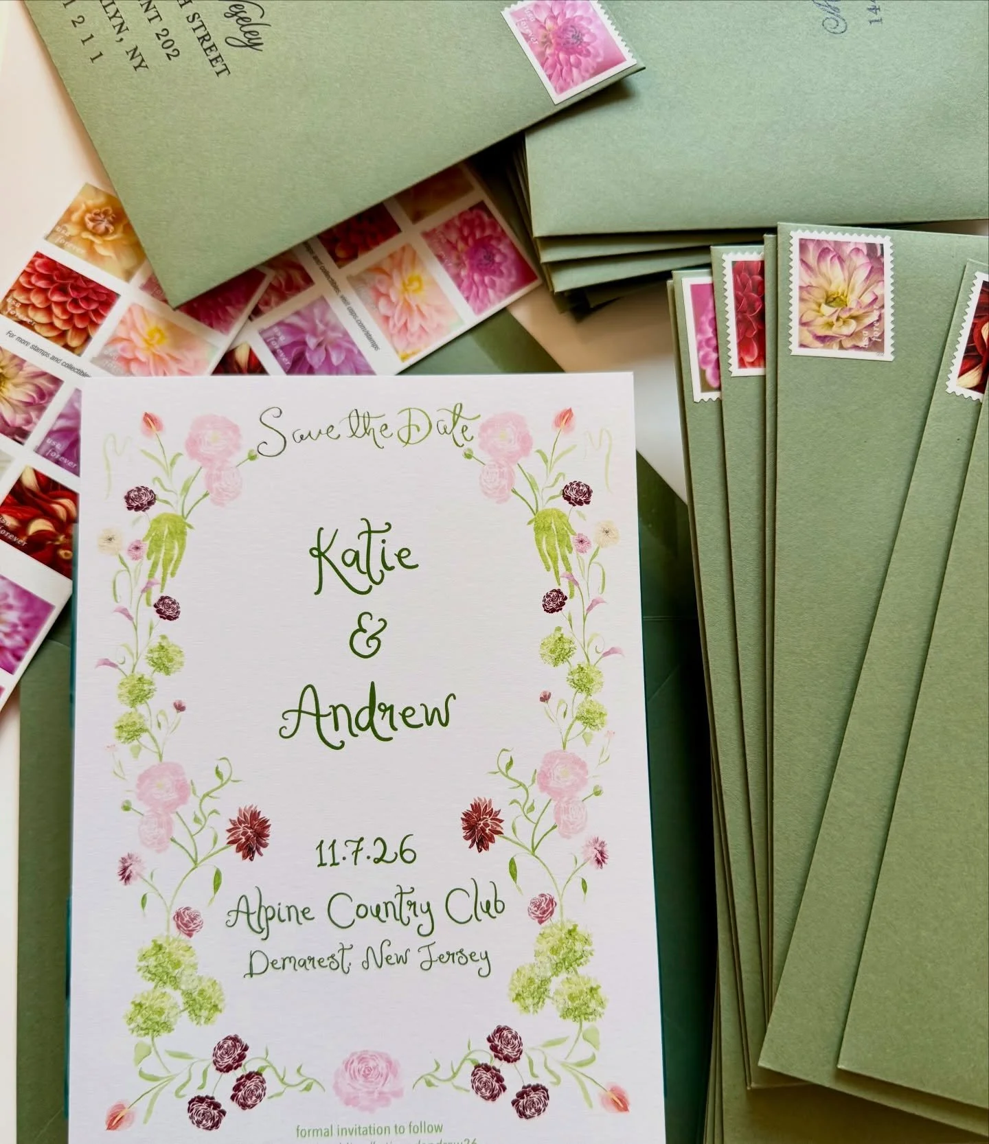 Romantic fall Save the Dates for a New Jersey wedding🤍 had so much fun painting these flowers from her vision board! This suite blends rich berry and soft pink tones with muted greens for a romantic, garden-inspired feel

@alpinecountryclub1928 #Wed