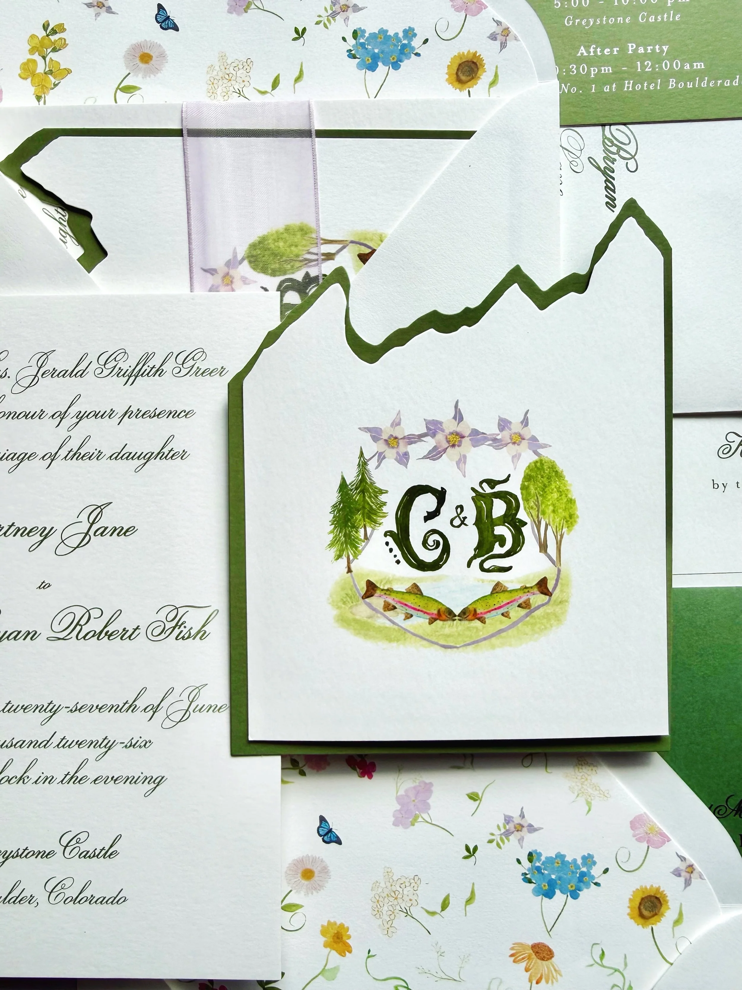 a Colorado Flatirons-inspired suite for a destination wedding @greystonecastleboulder ⛰️🤍 colorful wildflowers and a custom watercolor crest made this one especially fun to bring to life! 
@chelsea_belleevents #boulderwedding #coloradowedding #desti
