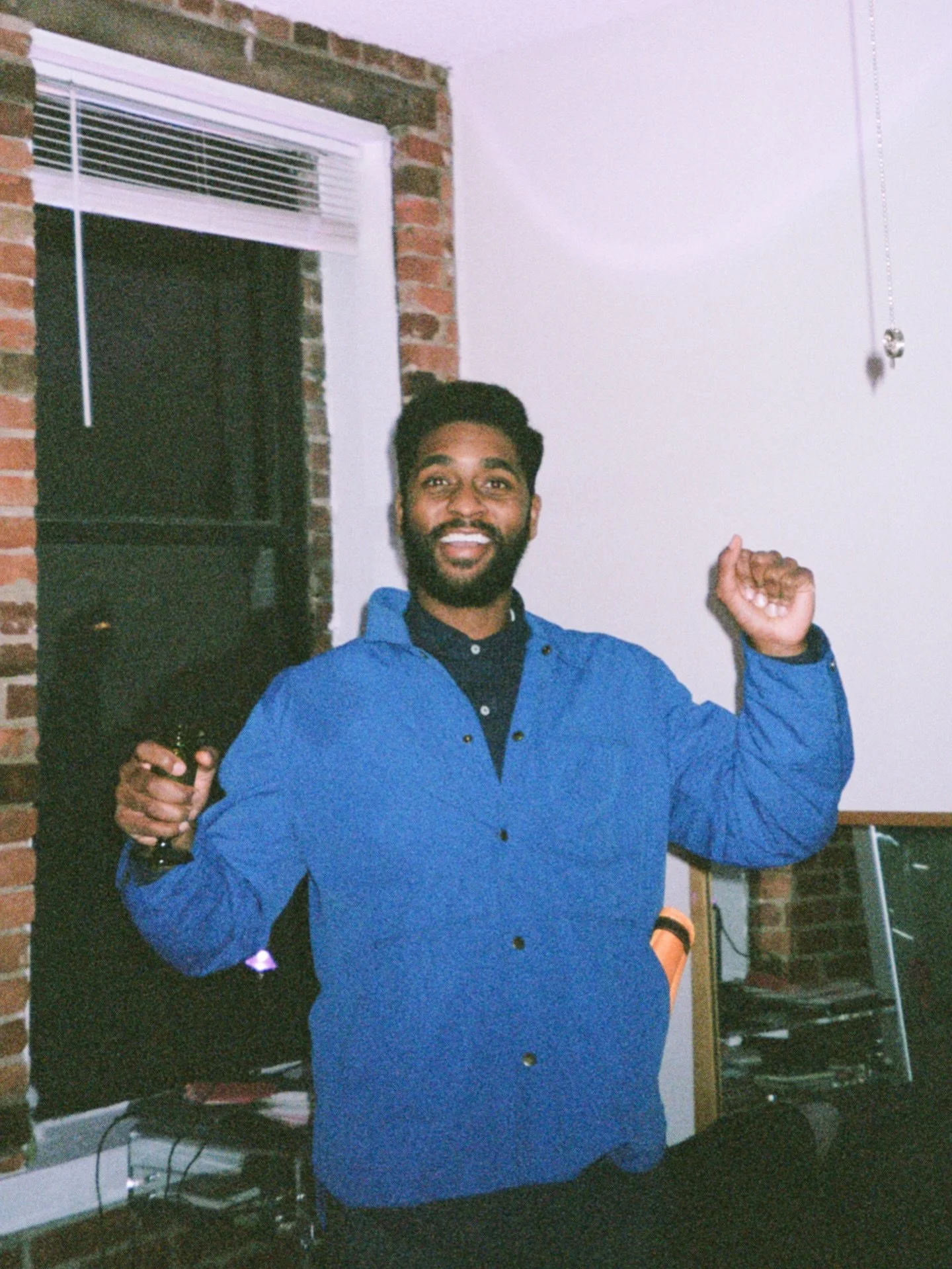 En enero no hay nada aburrido

1. Cumpleaños en Washington D. C. 🍾👴🏾
2. De vuelta en la Ciudad del Viento
3. He oído que te encantan los hombres que hacen pan 🤭
4. «sobrino mayor»
5. Cousinsmas 2025... 🤫 se ha pospuesto
6. Me despreció y luego dijo que serían 20 dólares
7. Un vistazo a s