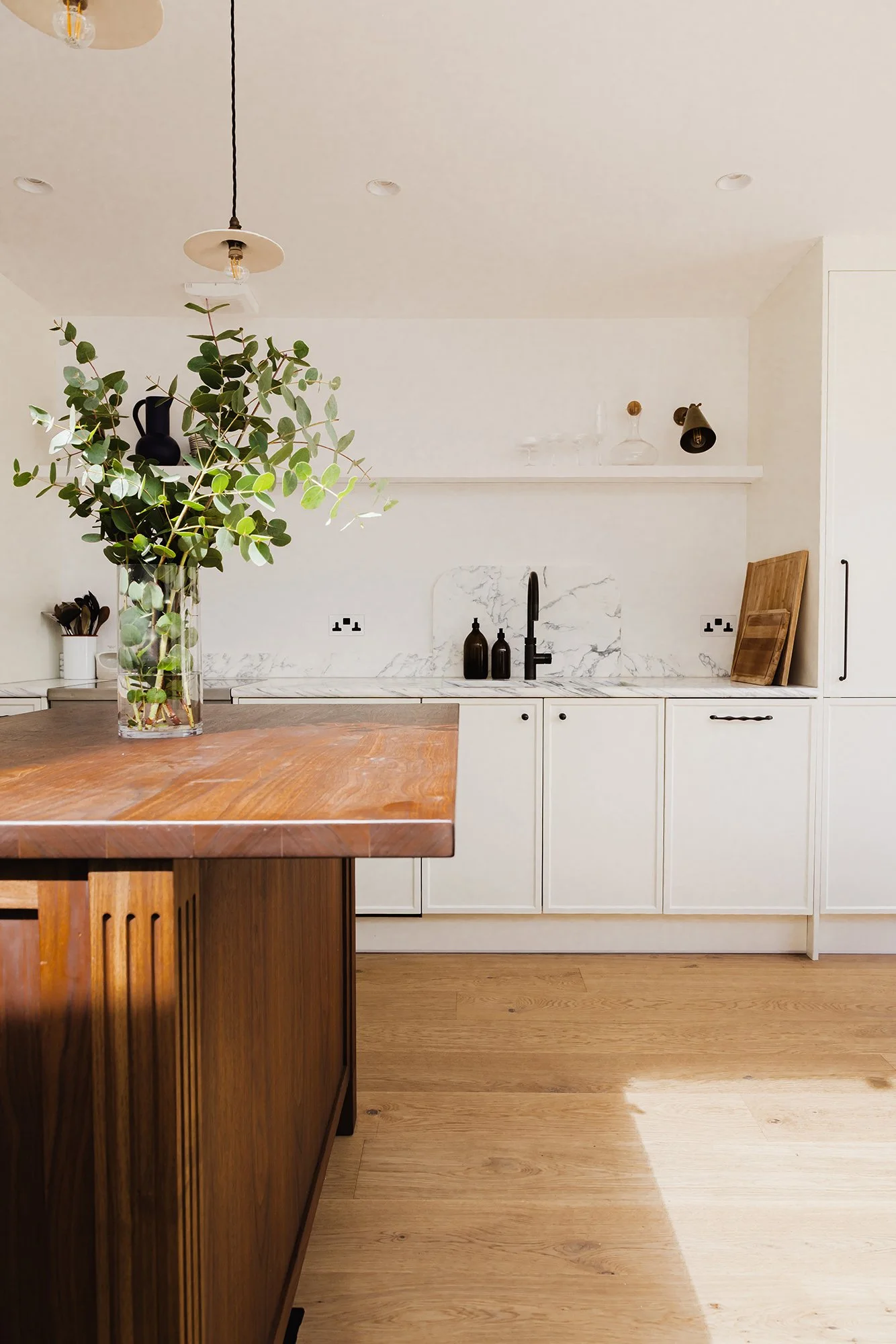 THE WALNUT ISLAND KITCHEN