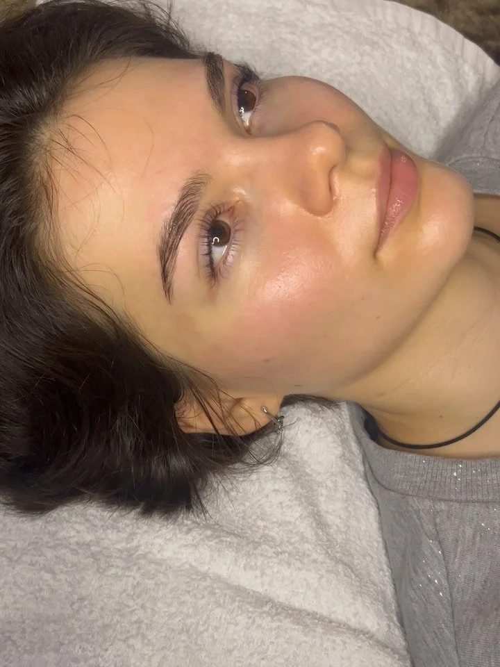 Wacherer Blick ohne Botox? 👀💕

Oft reichen schon ein Lash Lifting und eine individuelle Augenbrauen Korrektur, um die Augenpartie sichtbar zu &ouml;ffnen und frischer wirken zu lassen🩷😍

📆Sichere Dir Deinen Termin &uuml;ber den Link in meiner Bi