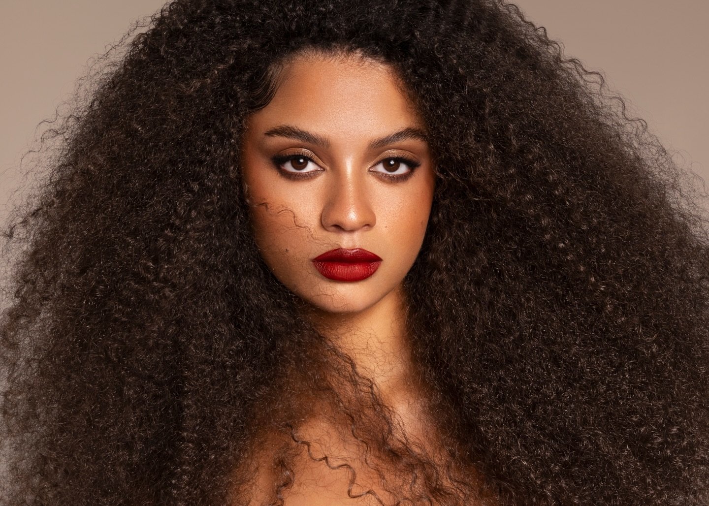 MIA 😍 @miamyersx 

Hair by me @thelifeofnaomib 
Mua @misscassielomas 
Photographer @karlcollinsphoto 

#sessionstylist #sessionhair #redcarpet #glam