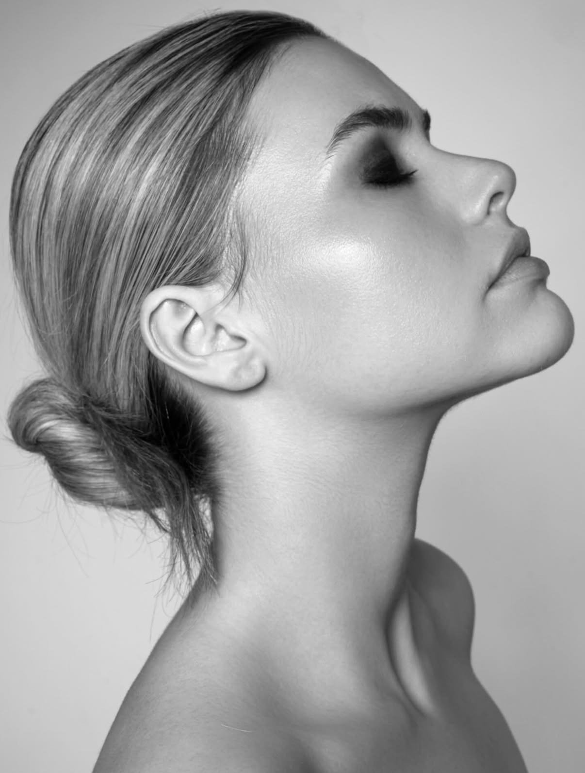 Morgan 🤍 @jadoremodelsagency 

Hair by me @thelifeofnaomib 
MUA @misscassielomas 
Photographer @karlcollinsphoto 

@creativesagencyltd 

#sessionstylist #manchesterhairstylist #redcarpet #glam