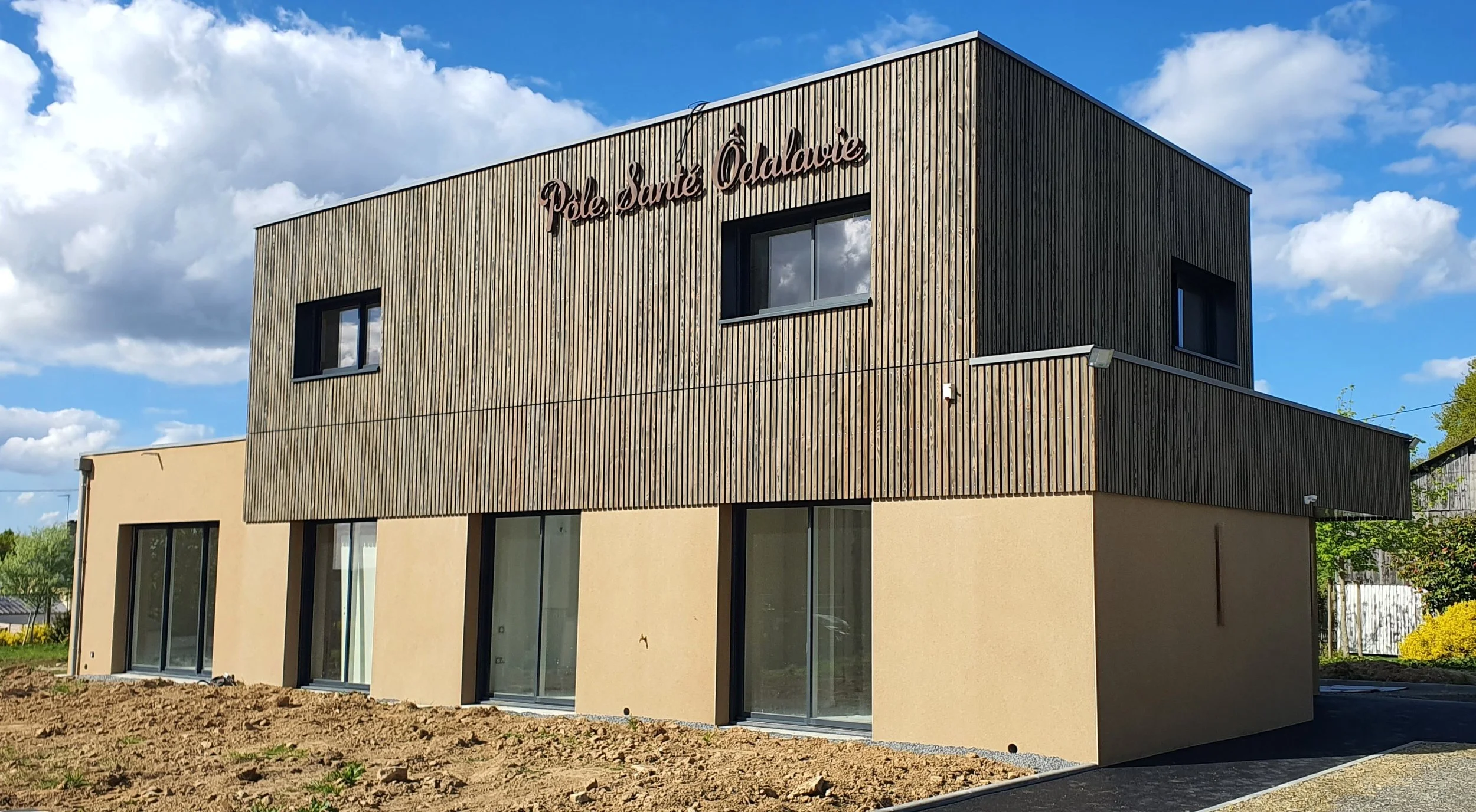Pôle Santé Ôdalavie à Gévezé, centre bien-être et santé accueillant Studio Onze pour les cours de Pilates et yoga aérien.