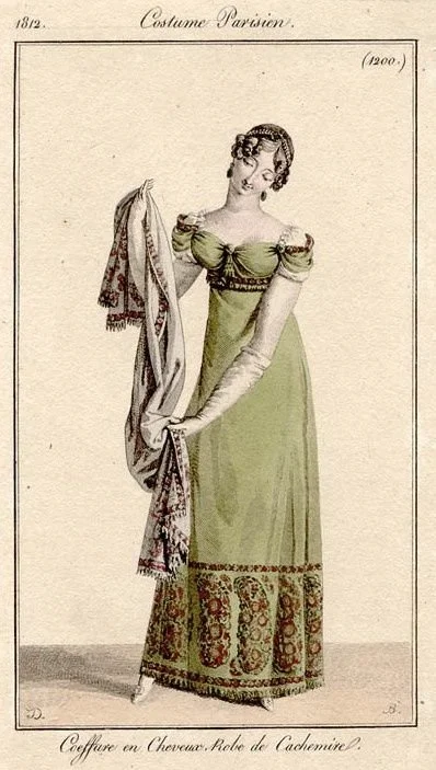 Illustration einer Frau in einem historischen Pariser Kleid mit Schal, mit Locken und Schleifen im Haar, im Vintage-Stil, aus einer Modezeichnung.