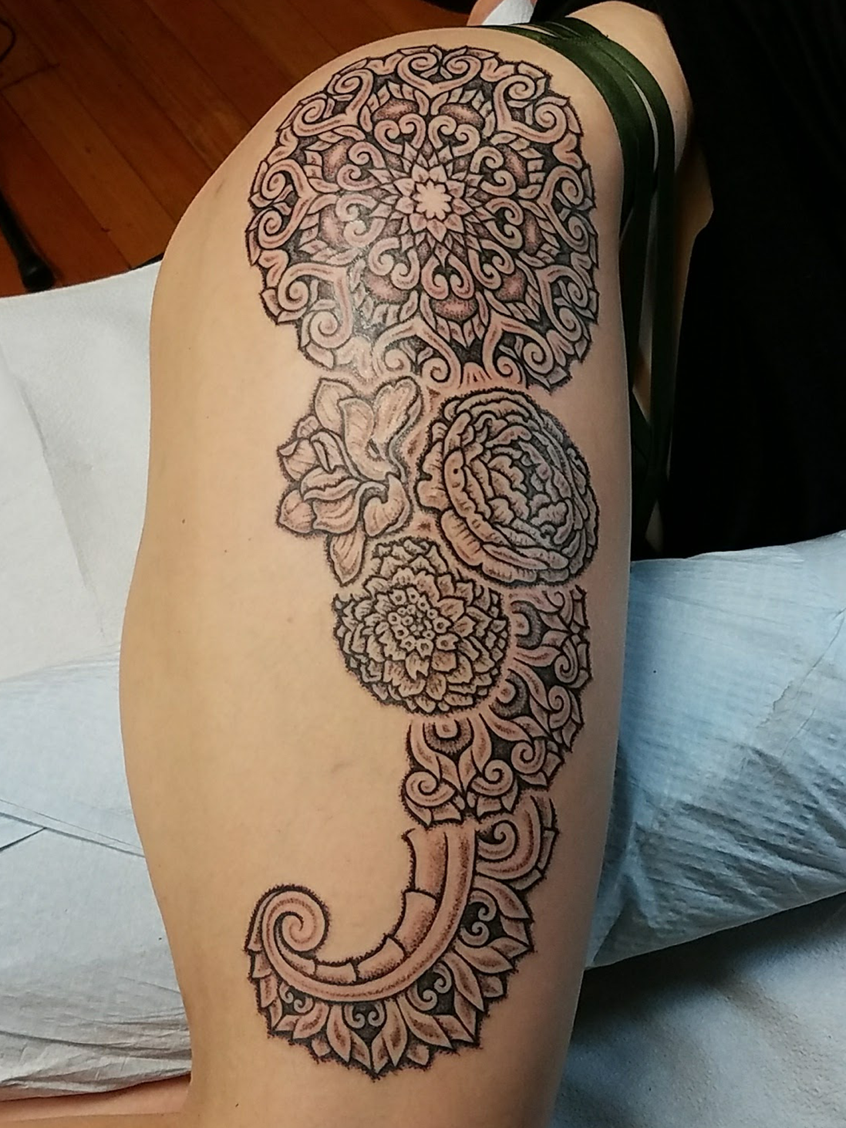 jenessa leg paisley.png