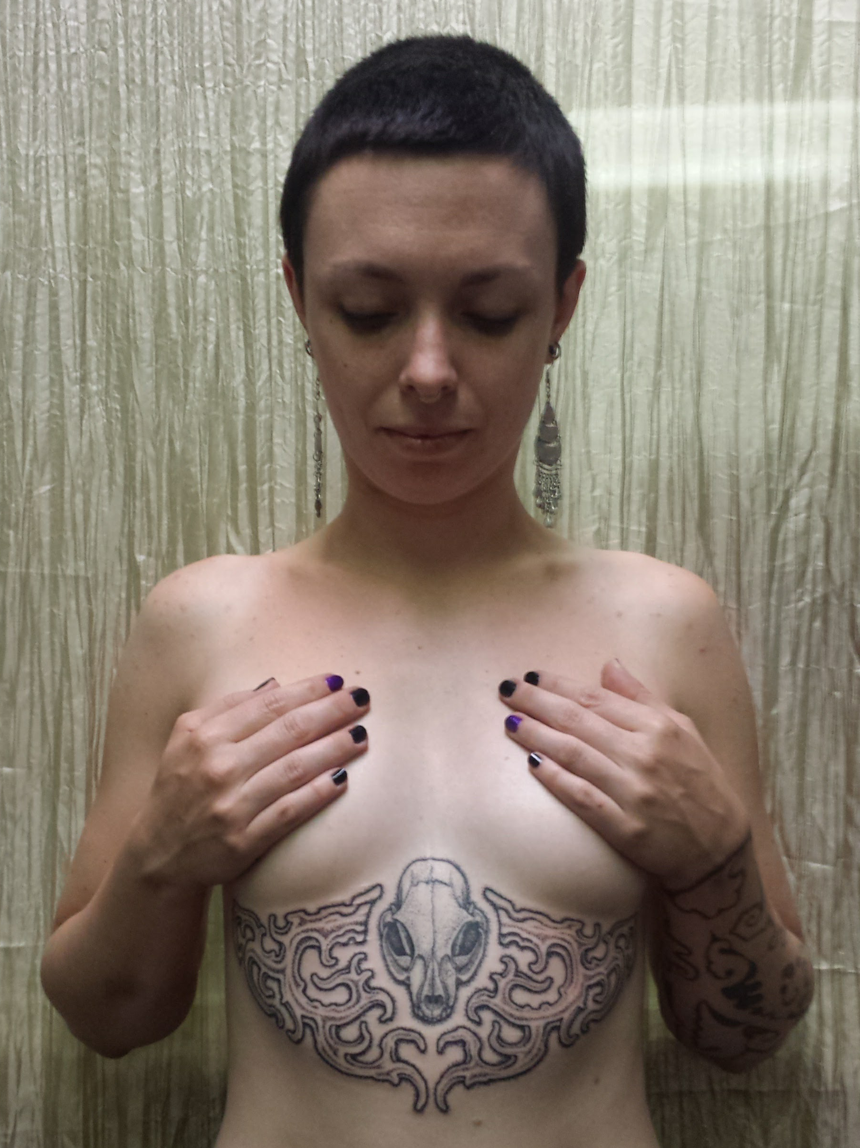 allegra underboob.png