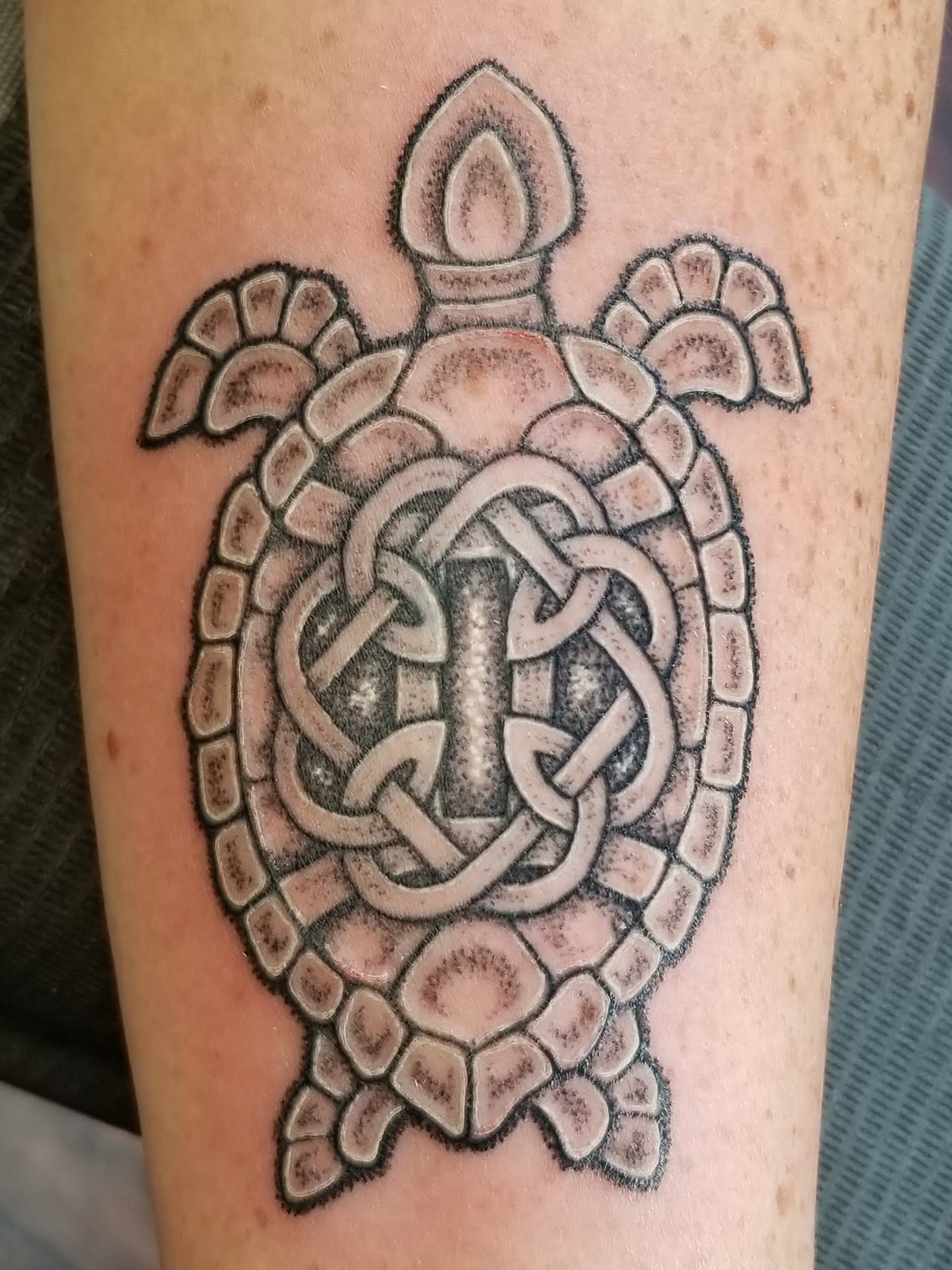 jenn arm turtle knotwork.png