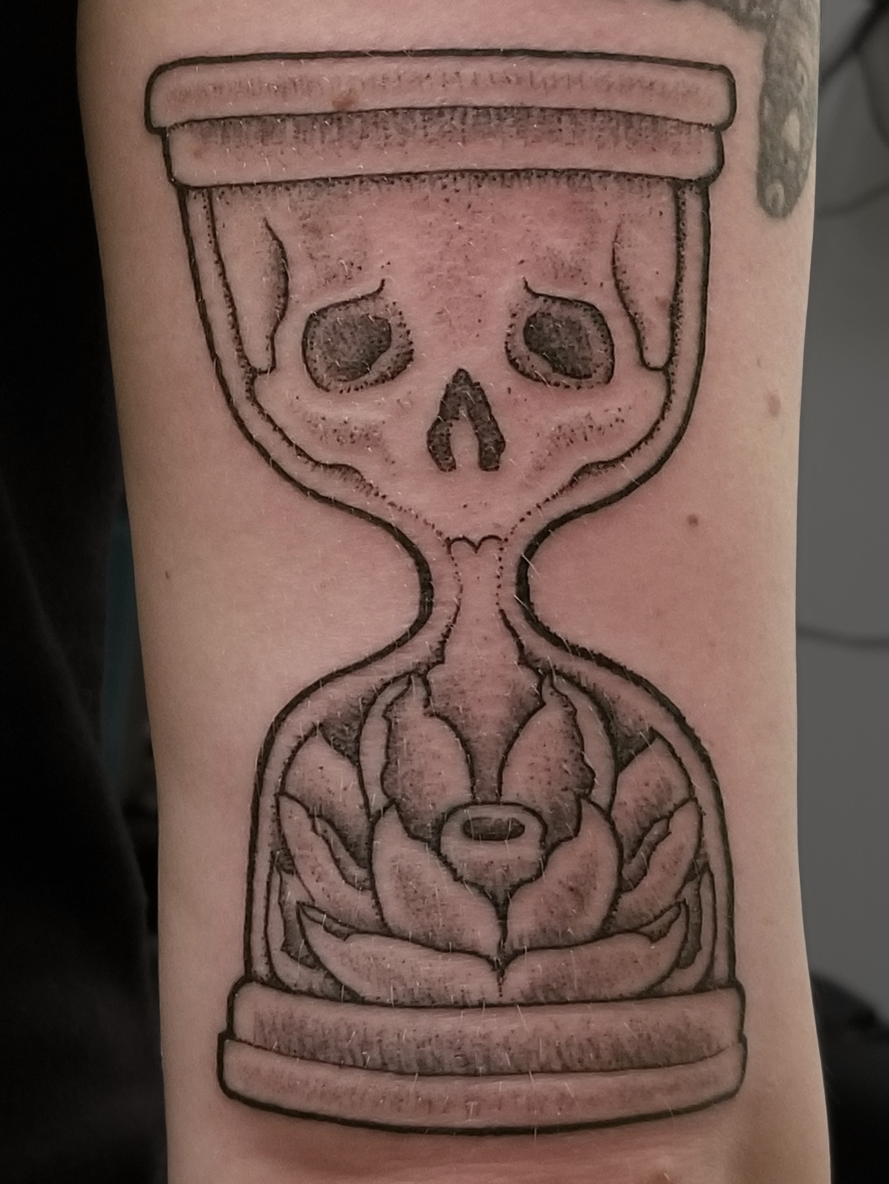 jenessa arm hourglass copy.png