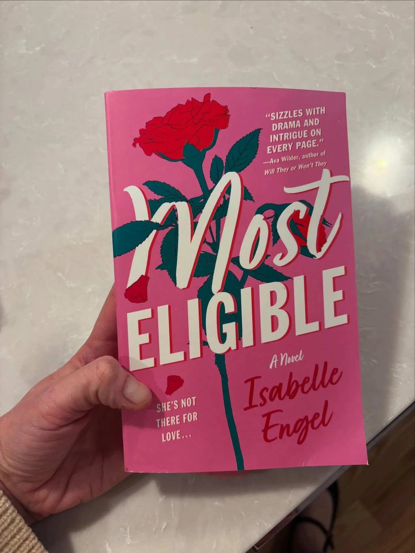 As the only writer in my friend group, this process to publication has, more often than not, felt totally overwhelming. @isabellegwrites is a gem of a human who spent over an hour with me chatting on the phone all about her experience leading up to h