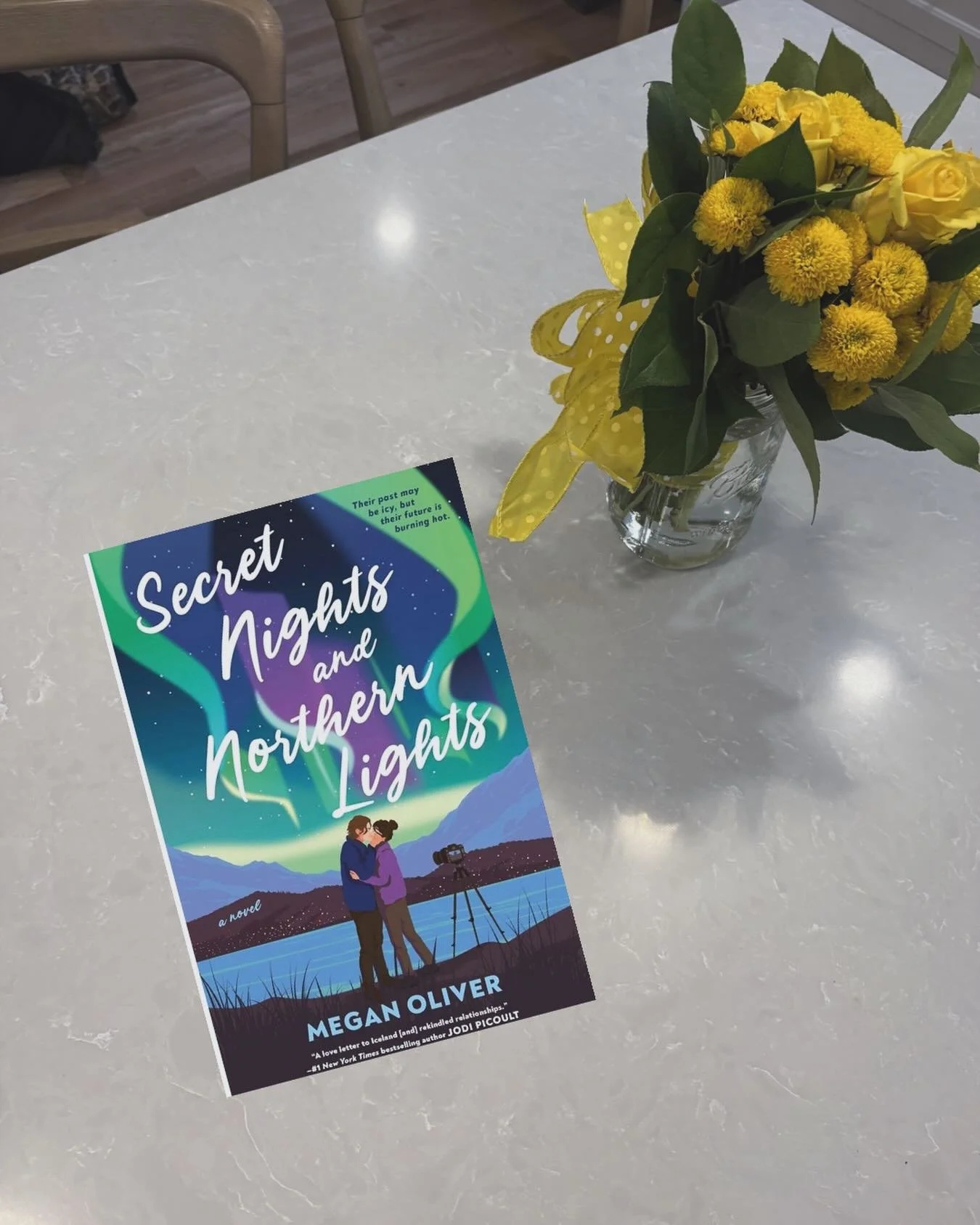 **REVIEW**

A love letter to travel and first loves, @meganoliverbooks SECRET NIGHTS AND NORTHERN LIGHTS feels like settling in for a cuddle. Honestly, so sweet and beautiful. Definitely recommend!

#debutauthor #bookstagram #contemporaryromance #boo