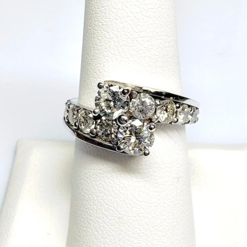 A white gold graduated diamond wedding band spiral ring.