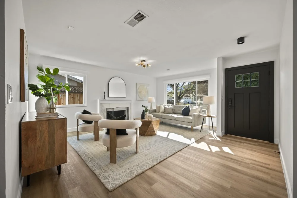 1 3 4965Kingston_LivingRoom_2.JPG