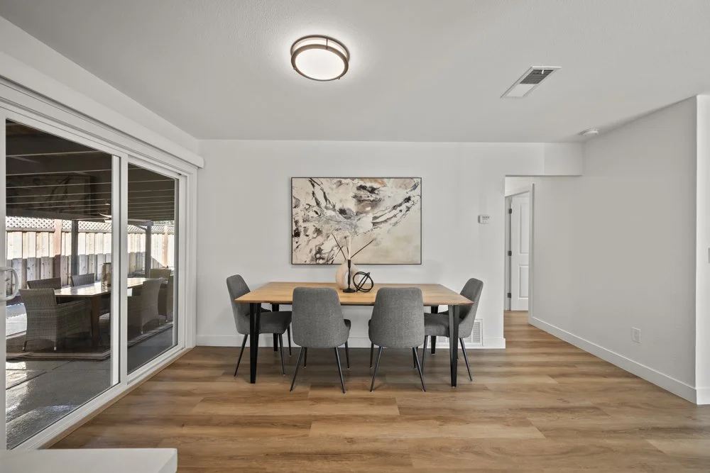 1 6 4965Kingston_DiningRoom_1.JPG