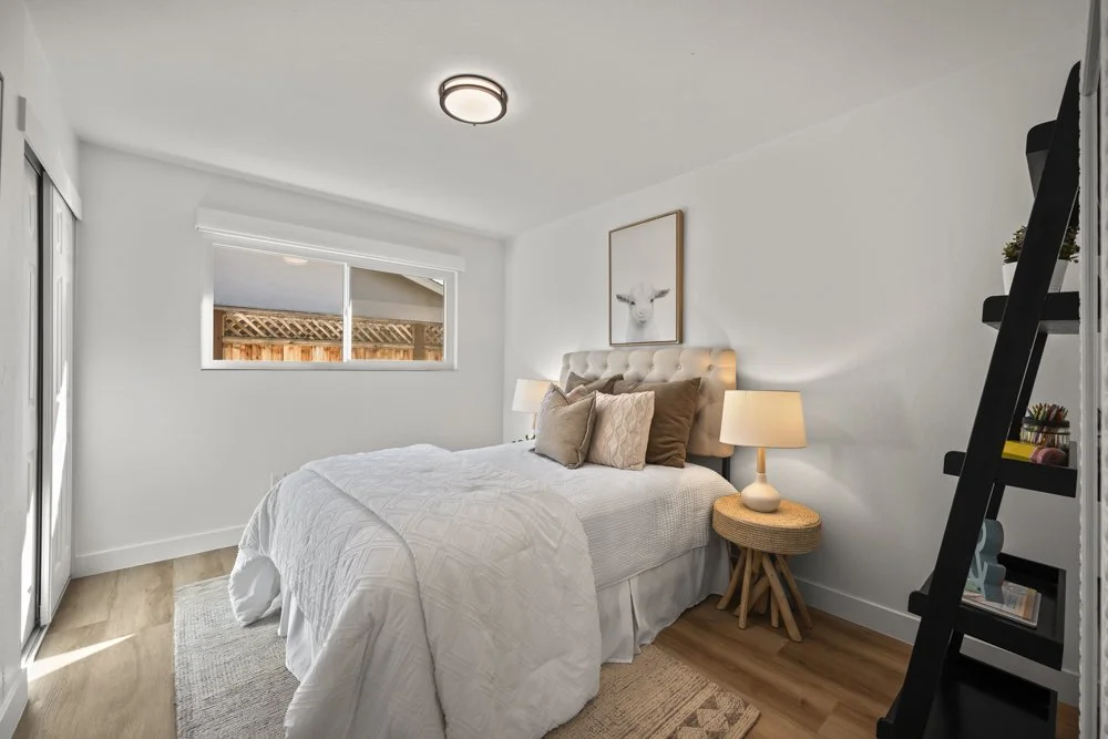 1 7 4965Kingston_Bedroom_1.JPG