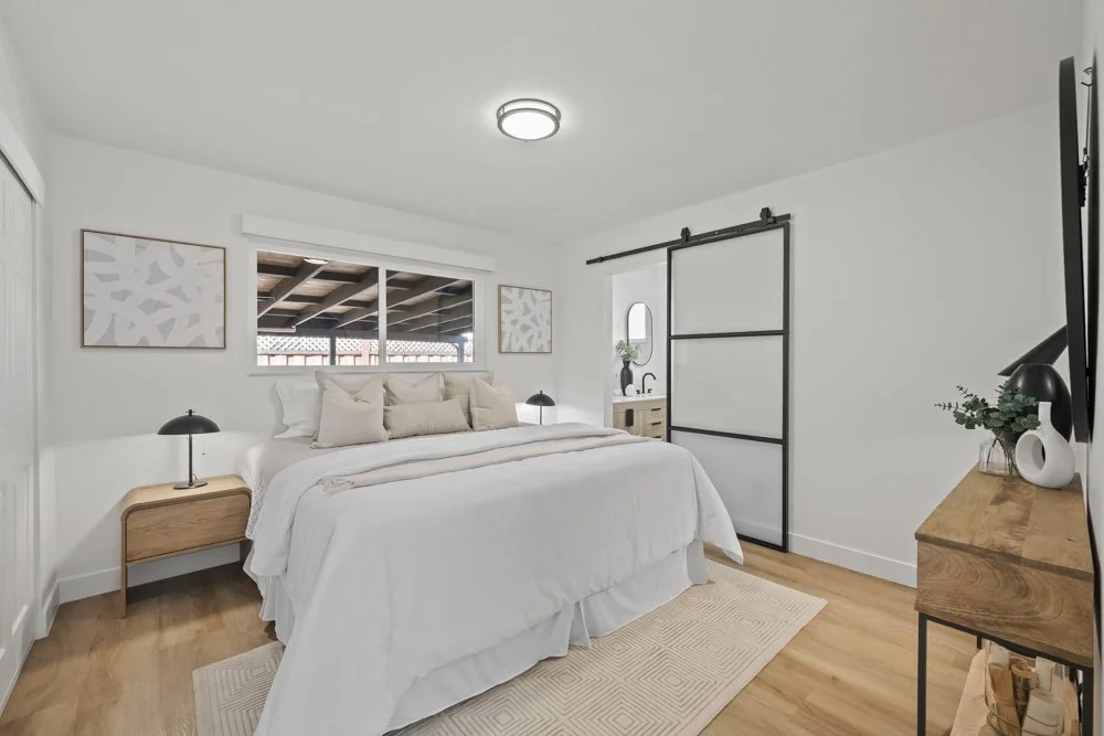 1 8 4965Kingston_Bedroom_2.JPG